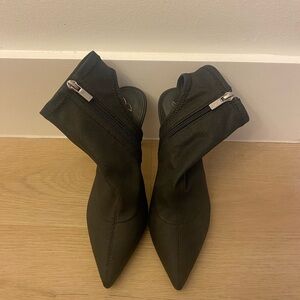 Jewel Badgley Mischka Sleek Black Ankle Boots with Side Zipper